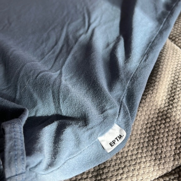 EPTM Drop hem T - Picture 2 of 3